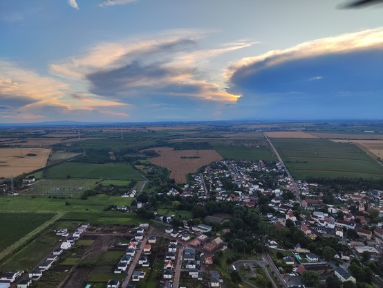 Gewitterwolke, aus dem Luftfahrzeug fotografiert. 